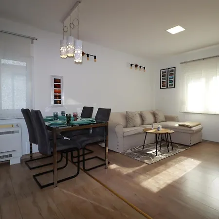Maki I Mila Stinjan Apartment *