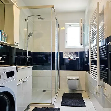 Apartment Maki I Mila Stinjan